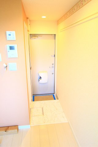 ユナイト上町ウィルキンスの杜の玄関
