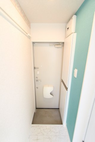 ユナイト日吉クイーン・マカダミアの玄関