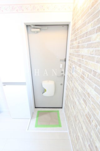ユナイト生田マドンナストリートの玄関