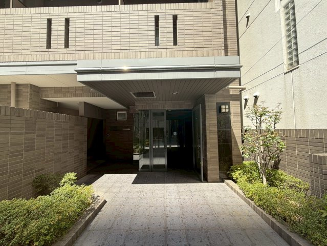 レジティア京町堀のエントランス