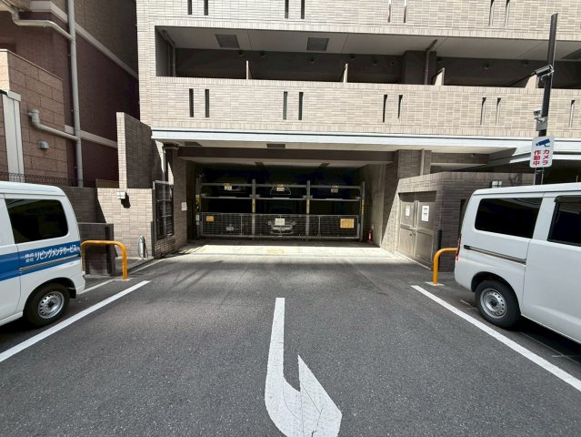 レジティア京町堀の駐車場