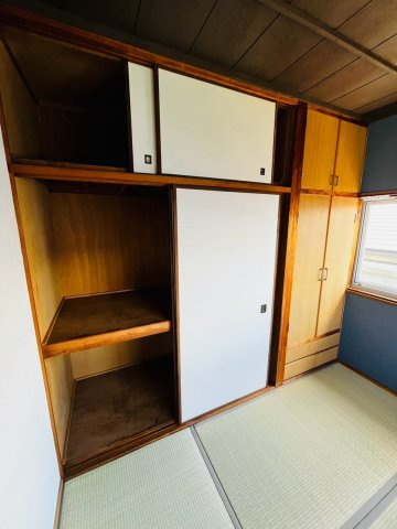 東朝霧丘貸家の収納