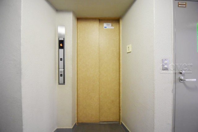 【設備】 | 上祖師谷ハイツ | 無いと困ってしまう設備の筆頭がエレベーター。定期的なメンテナンスが必要な大型機械です。よく整備されていることをご確認ください。～即日のご見学可能～　お問合せはお気軽にどうぞ。
