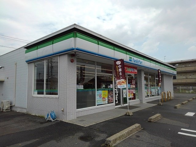 【周辺】 | ウイステリアＡ棟 | ファミリーマート生桑南店まで590m
