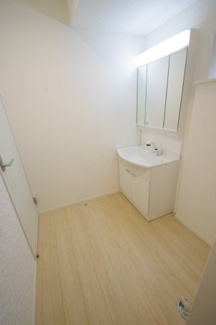【脱衣所】 | 【仲介手数料無料！！】立川市栄町1丁目　新築戸建て（全2棟）2号棟　5080万円 | 洗面所
