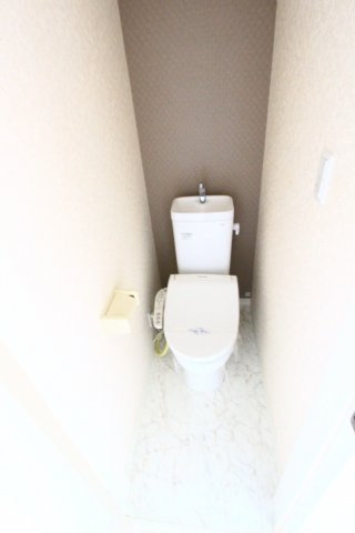 横浜エトランゼのトイレ|同タイプ参考写真です。