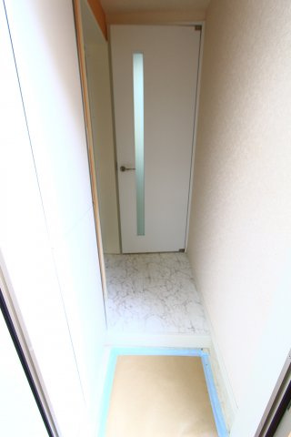 横浜エトランゼの玄関|同タイプ参考写真です。