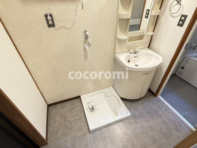 枚方市渚元町戸建の洗面所