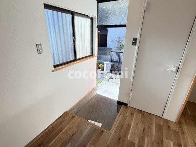 枚方市渚元町戸建の玄関