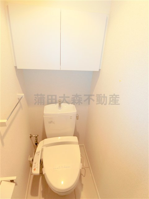 東京蒲田スクエアタワーのトイレ|棚収納と温水暖房便座付きトイレ　