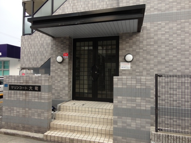 マリンコート大町のエントランス