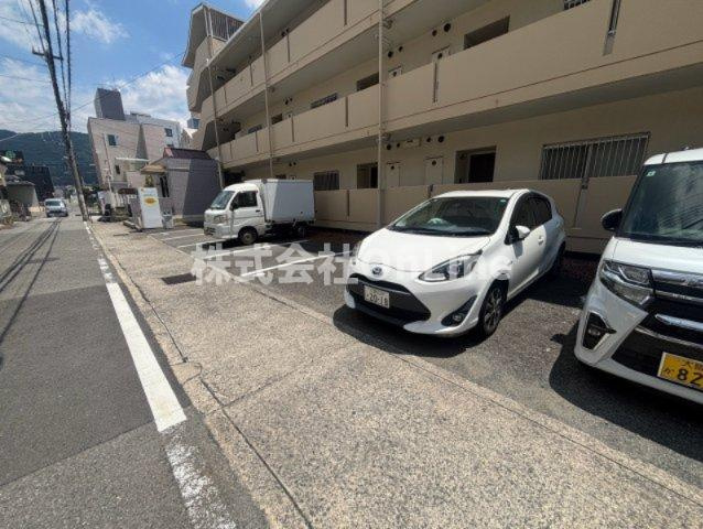 ミラーハイツタバタ の駐車場