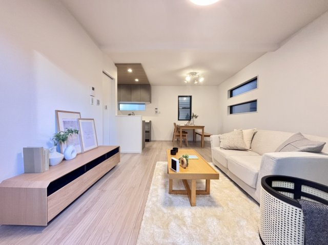 記田町１丁目 新築戸建ての居間・リビング