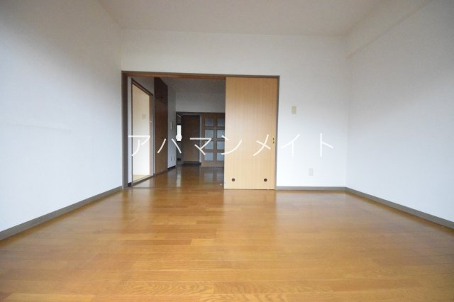 【居間・リビング】 | ベルアネックス | 使いやすいお部屋です