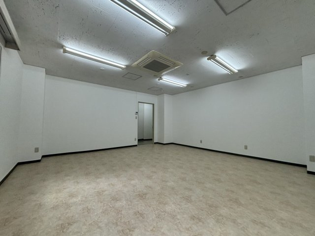 大阪洋服会館ビルのロビー