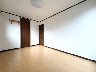 【洋室】 | ◆町田市南大谷7丁目　中古戸建◆ | ◆柔らかい陽光が差し込む明るいお部屋を演出する設計。彩光の取れる窓が気持ちの良いお部屋を創り上げます。