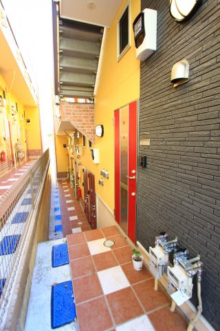 ユナイト根岸パステルナークのエントランス