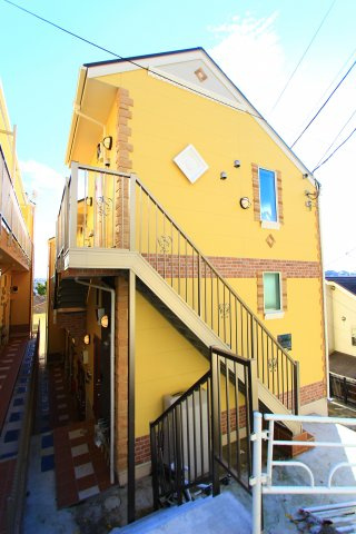 ユナイト根岸パステルナークの外観