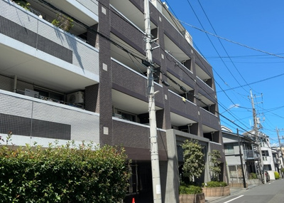 【構造・工法・仕様】 | シーズガーデン八王子 | ＲＣ造、Reinforced Concreteは直訳すると補強されたコンクリートです。主に柱や梁・床・壁が鉄筋とコンクリートで構成おり、鉄筋を組んだ型枠にコンクリートを流し込んで固めたものを指します。
