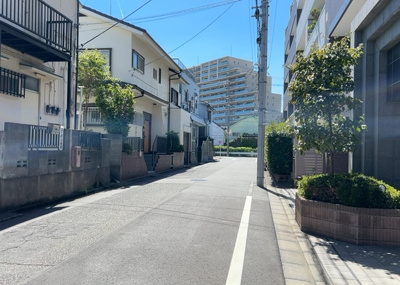 【展望】 | シーズガーデン八王子 | 眺望を気にして物件を探す場合、前面に建物が建っていないか現地で確認しましょう！前面に建物があると景色はもちろん、日当たりや風通しにも影響が出てきます。住んだ時のことを想像しながら現地見学をしましょう。