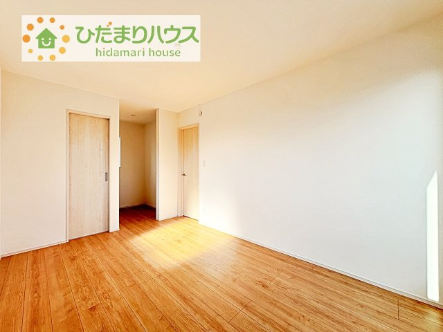 【寝室】 | 土浦市真鍋5丁目2086番　新築戸建　A号棟 | 大きなベッドを置いても余裕の広さの主寝室♪