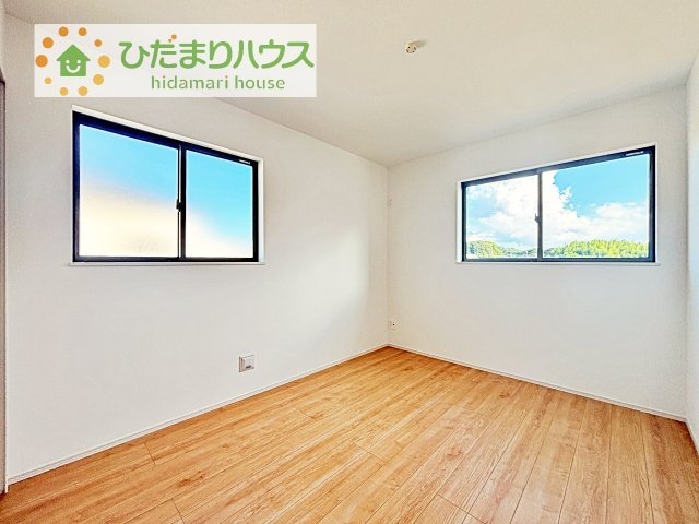 【洋室】 | 土浦市真鍋5丁目2086番　新築戸建　A号棟 | 夏場に心地良いひんやり感はフローリングならでは☆彡