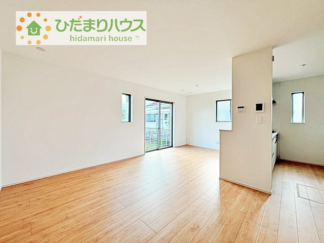 【居間・リビング】 | 土浦市真鍋5丁目2086番　新築戸建　A号棟 | お子様が元気に遊べる広々としたリビングです！