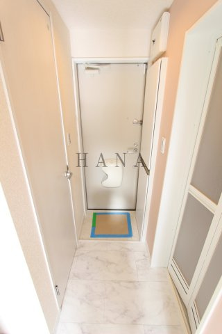 ユナイト三ツ沢ベルガモの玄関