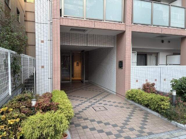 グランディール浅草のエントランス