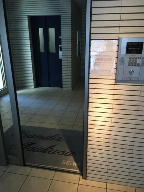 グランディール浅草のエントランス