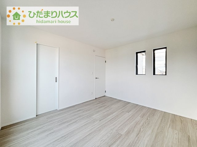 【寝室】 | 土浦市真鍋5丁目2086番　新築戸建　B号棟 | ゆとりのある主寝室！ご家族全員で寝れちゃいます♪