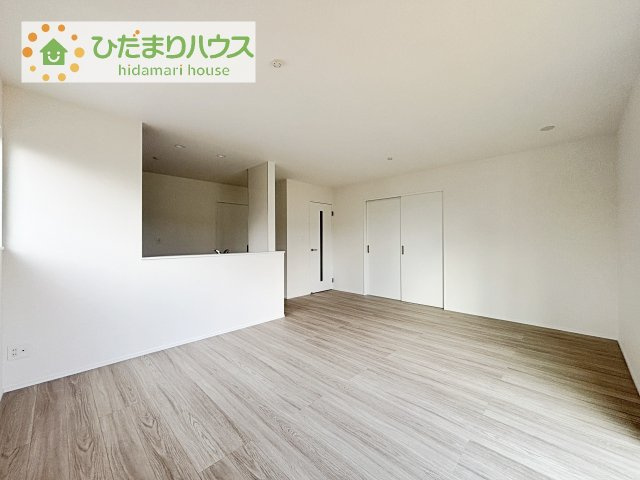 【居間・リビング】 | 土浦市真鍋5丁目2086番　新築戸建　B号棟 | リビングと洋室が続き間設計ですので、大空間を演出できます(^O^)