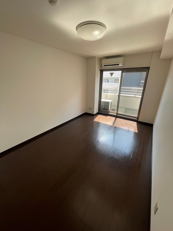 グランシティレジデンス京都駅前（旧：GARNET RESIDENCE 七条河原町）の居間・リビング