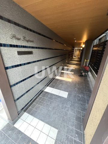 京都市東山区本町１１丁目のアパートのエントランス