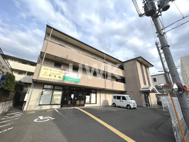 リファイン椥辻の外観