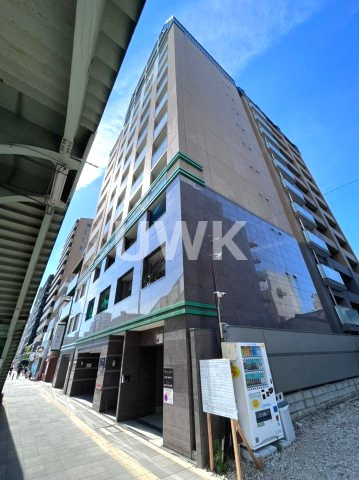 プレサンスNEO京都烏丸の外観