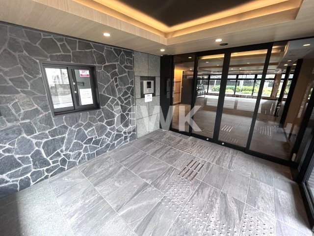 エステムコート京都西院のエントランス