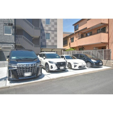 京都市南区東九条北松ノ木町の賃貸マンションの駐車場