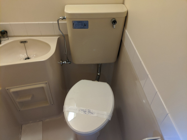 浴室内にトイレがあります♪