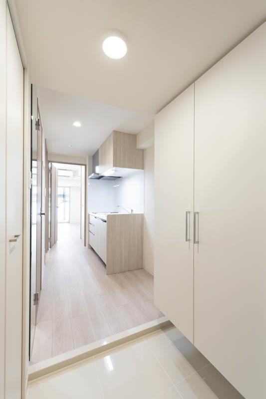 神戸市中央区元町通６丁目の賃貸マンションの玄関