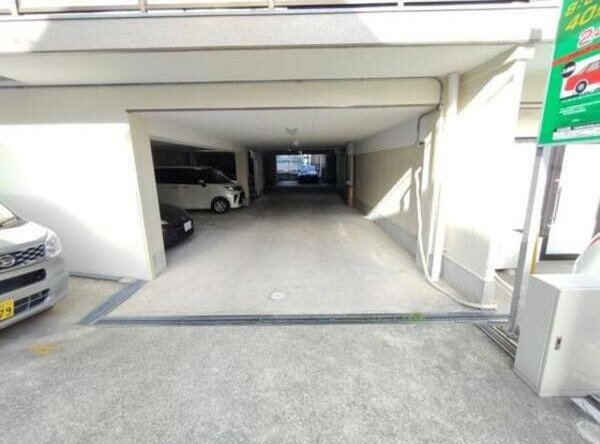 マンションサンビラの駐車場