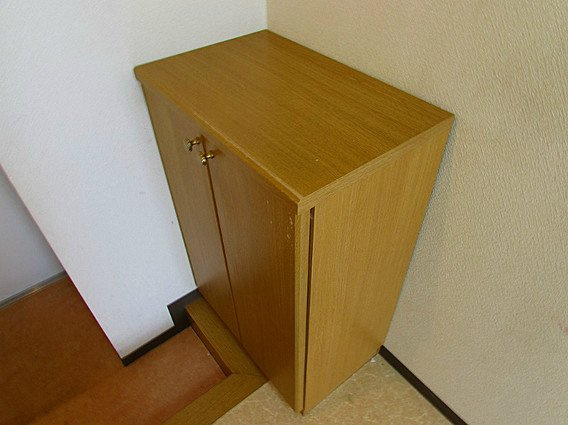 神戸市中央区国香通５丁目のアパートの玄関