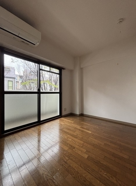 芦屋市公光町の賃貸マンションの居間・リビング