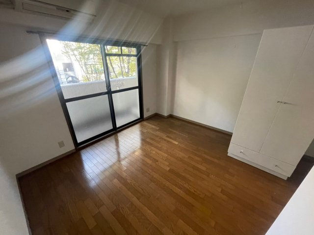 芦屋市公光町の賃貸マンションの居間・リビング