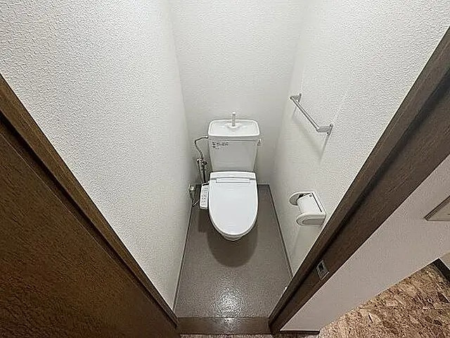 神戸市東灘区森南町１丁目の賃貸マンションのトイレ