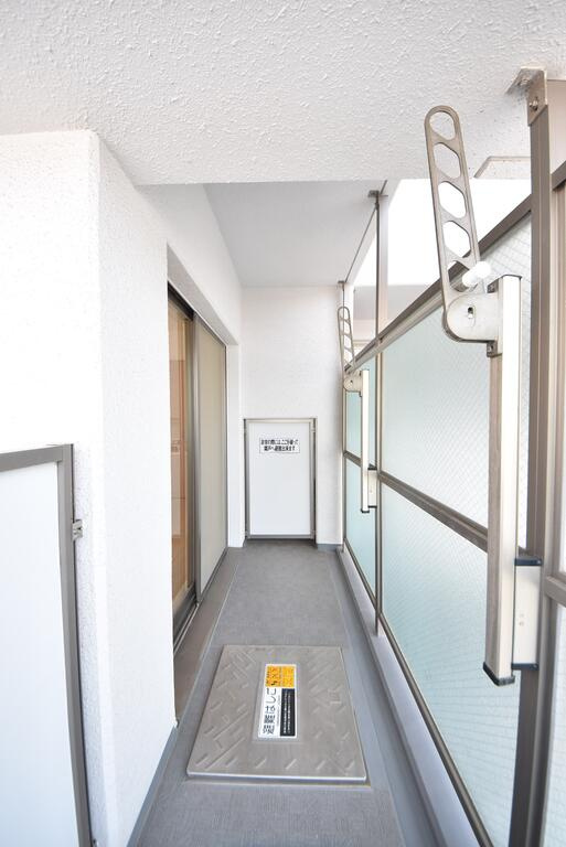 神戸市中央区元町通６丁目の賃貸マンションのバルコニー