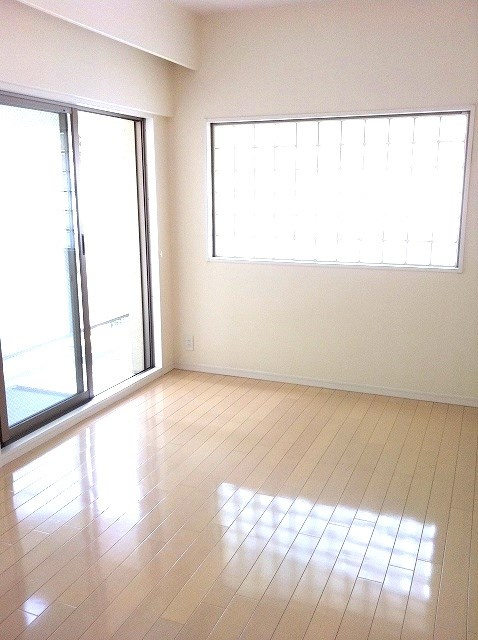 神戸市中央区元町通６丁目の賃貸マンションの居間・リビング