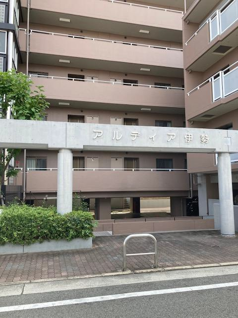 芦屋市伊勢町の賃貸マンションの外観