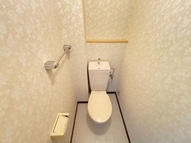 芦屋市伊勢町の賃貸マンションのトイレ