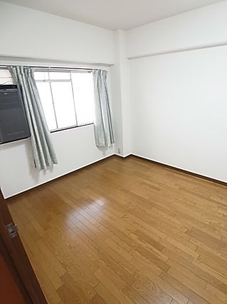 神戸市東灘区住吉山手２丁目の賃貸マンションの居間・リビング